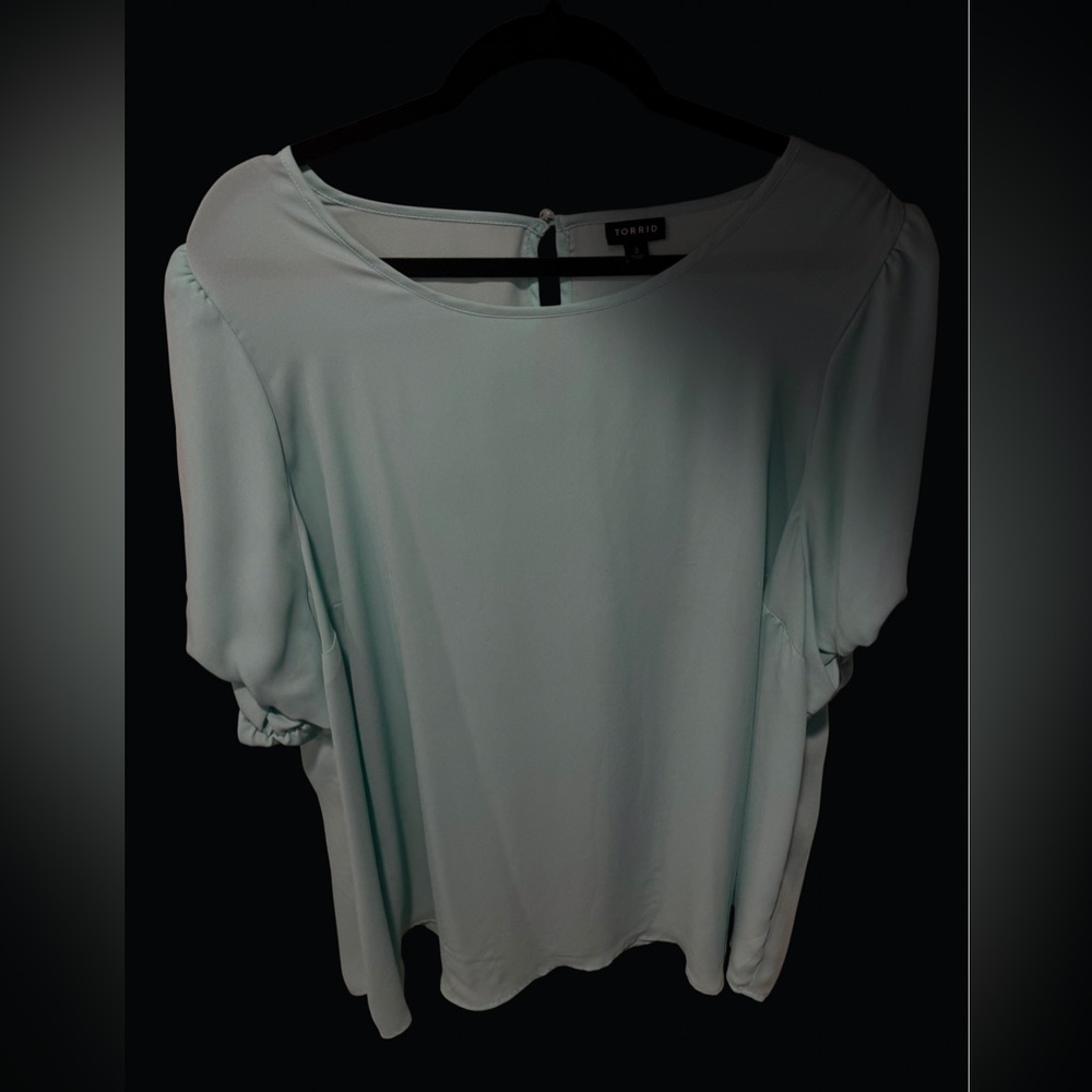 Torrid Size 3 (22) Women's Soft Mint Green Short Sleeve Blouse